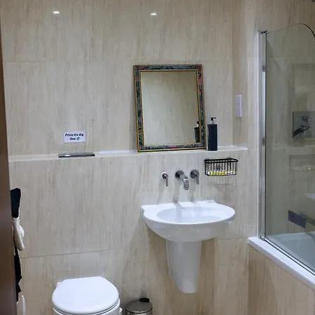 Centrally Located 1br Near Edg Cricket, Of Bham, Priory Hospital & Cannon Hill Park * Birmingam
