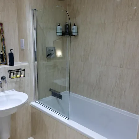Centrally Located 1br Near Edg Cricket, Of Bham, Priory Hospital & Cannon Hill Park Apartamento *